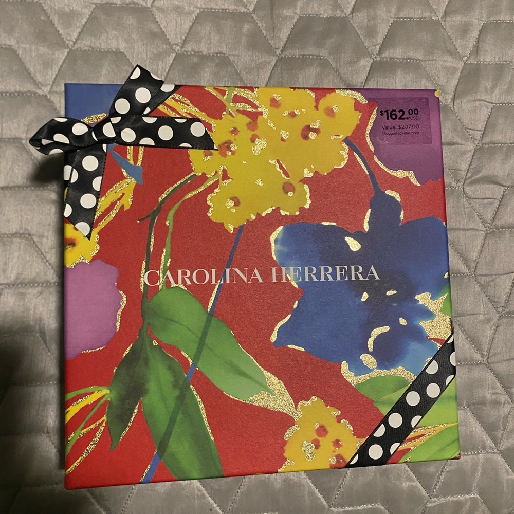 Carolina Herrera good girl set - Picture 3 of 3